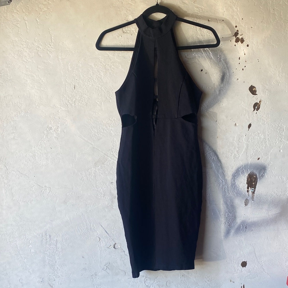 Solemio Elegant Black Backless Dress